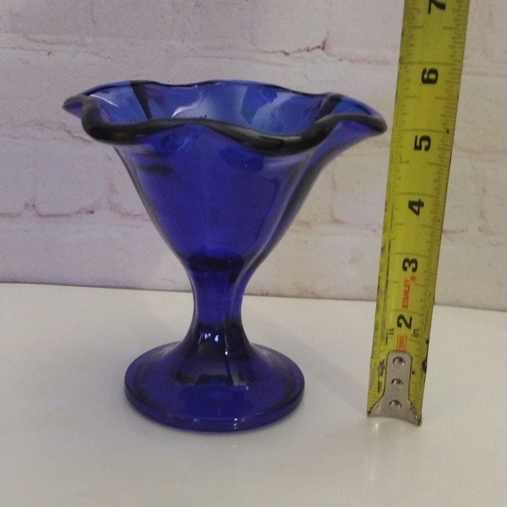 Vintage Italian Cobalt Blue Glass Tulip Cup - Picture 7 of 7